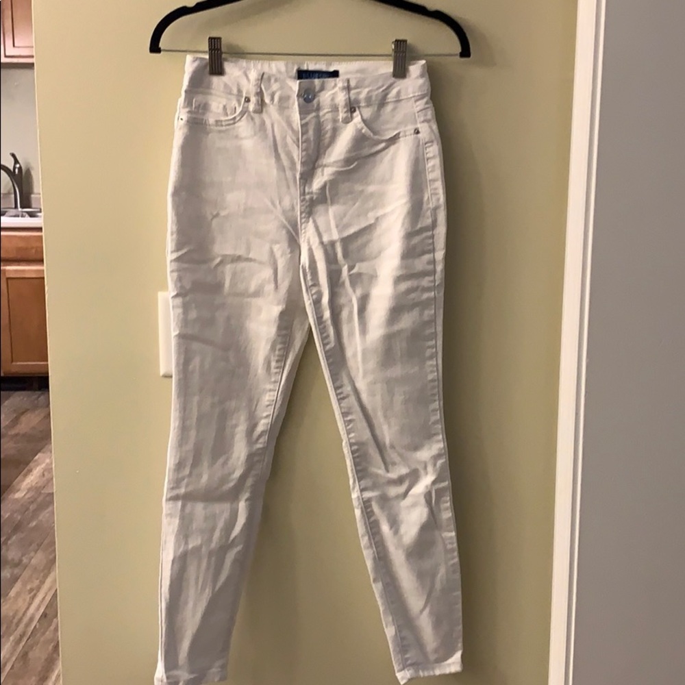Blue Spice white jeans